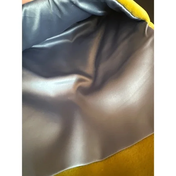 Gucci Yellow Velvet Sunglasses Pouch With Gray Interior - Picture 3 of 4